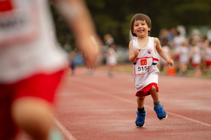 A young athlete enjoying a Friday night race at ES Marks