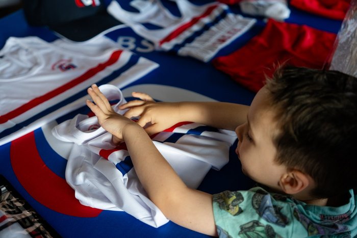 Choosing an ESLAC singlet at the uniform table